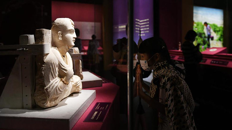 当日,由广东省博物馆与中国文物交流中心合办的叙利亚古代文物精品展