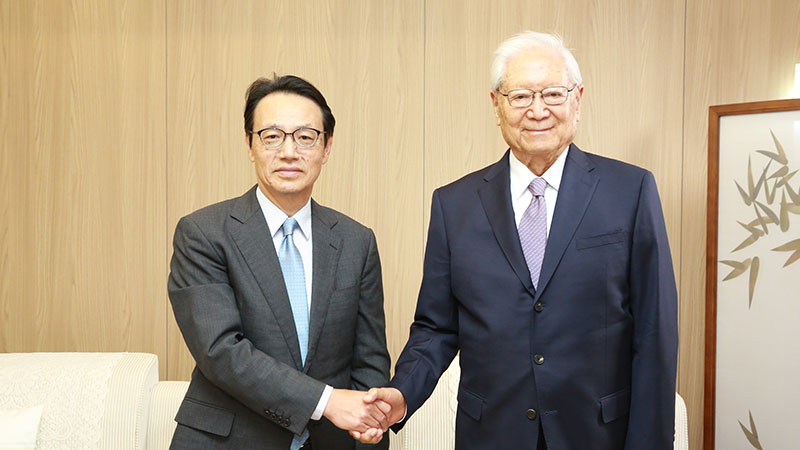 Founding Chairman Zheng Bijian Met with H.E. Kanasugi Kenji, Japanese Ambassador to China