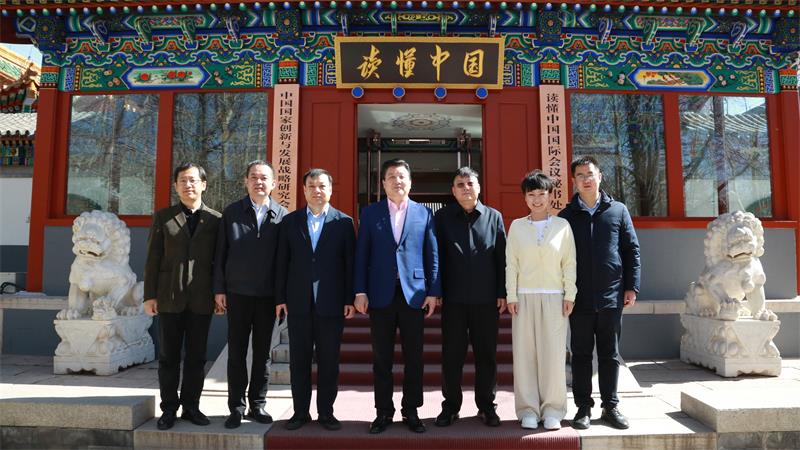 王晓鸣会见青岛融合控股集团董事长高树军一行