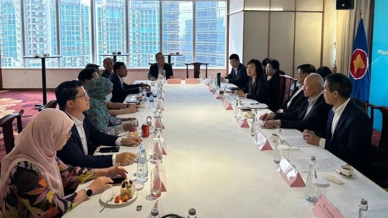 Li Junru and Cui Tiankai led delegation in collective exchange with ASEAN ambassadors to ASEAN in Jakarta, Indonesia