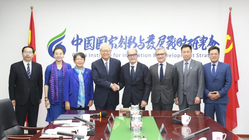 Zheng Bijian met with former Italian Prime Minister Romano Prodi