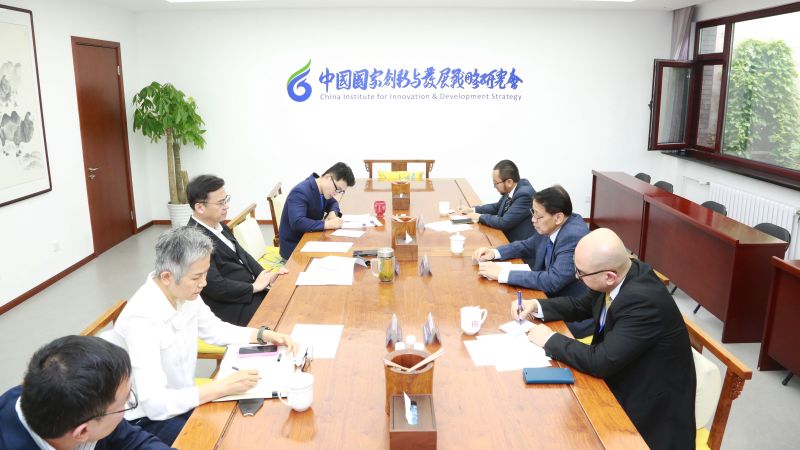 Wang Boyong meets with Dr. Hassan Wirajuda, former Foreign Minister of Indonesia