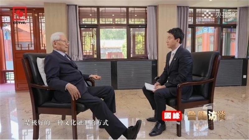 Zheng Bijian Gives Exclusive Interview to CCTV-4's 