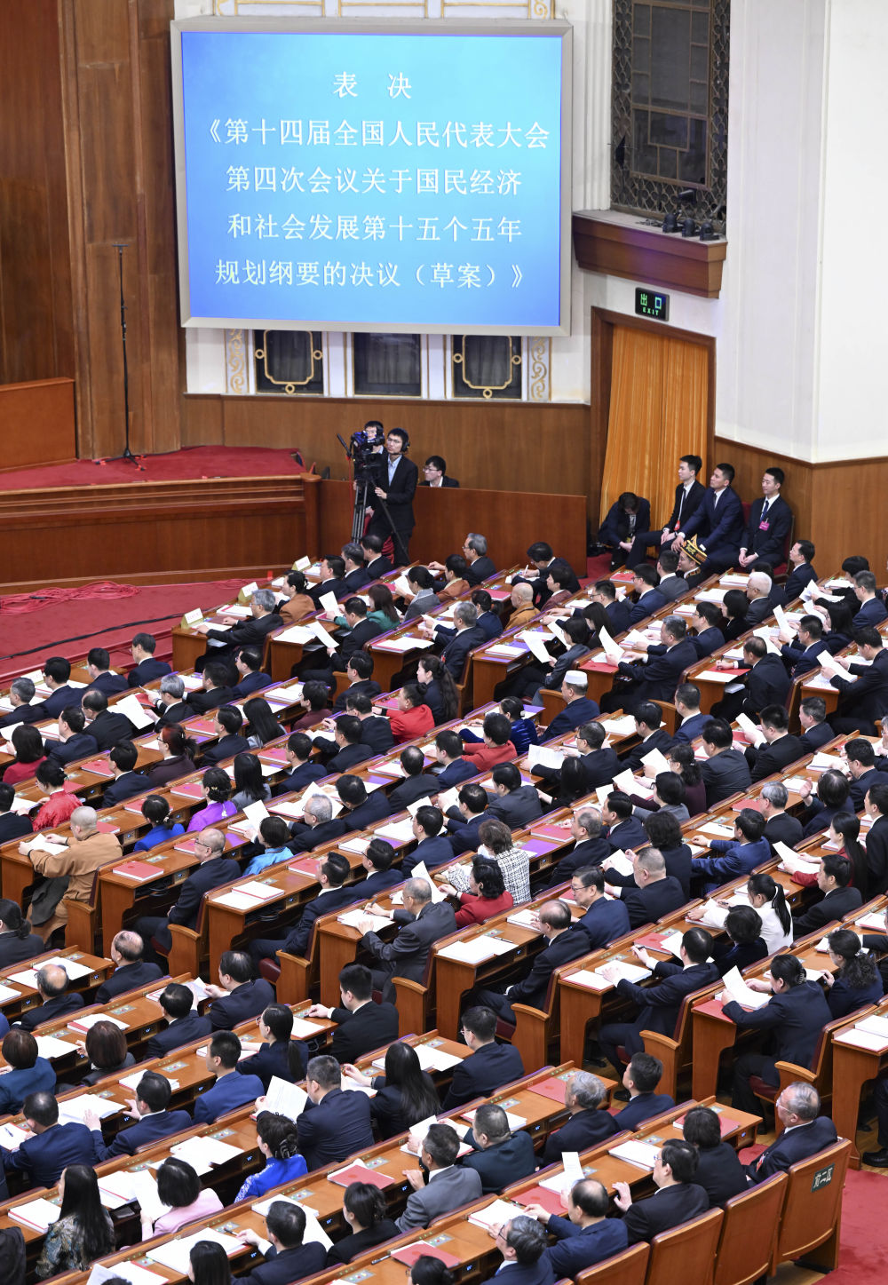 eBy8up28xOdTFIAv.jpg