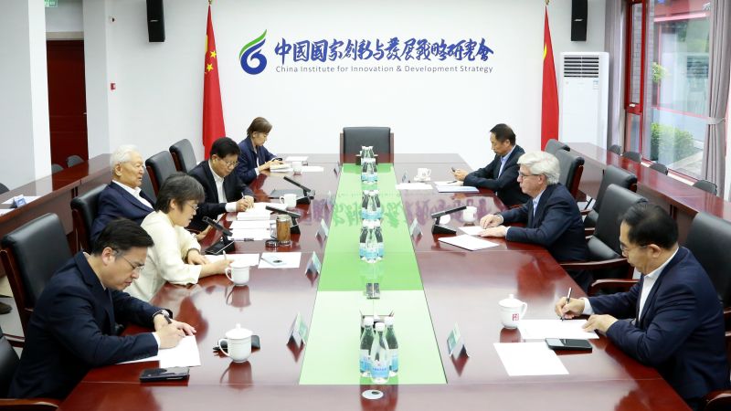 郑必坚会见美国亚洲协会董事会联席主席约翰・桑顿