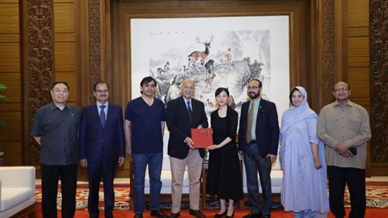 Pakistani parliamentary visits National Museum of China